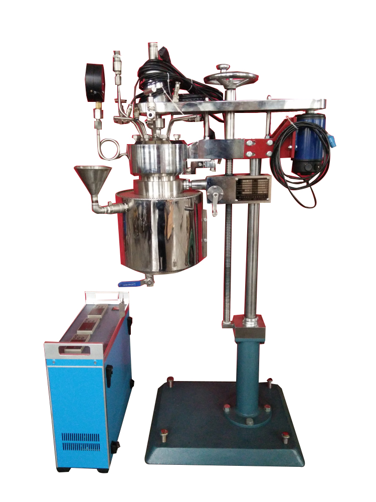 KCFD低压系列--快开卡环结构-釜体下落、电加热管加热、翻转出料侧面照片