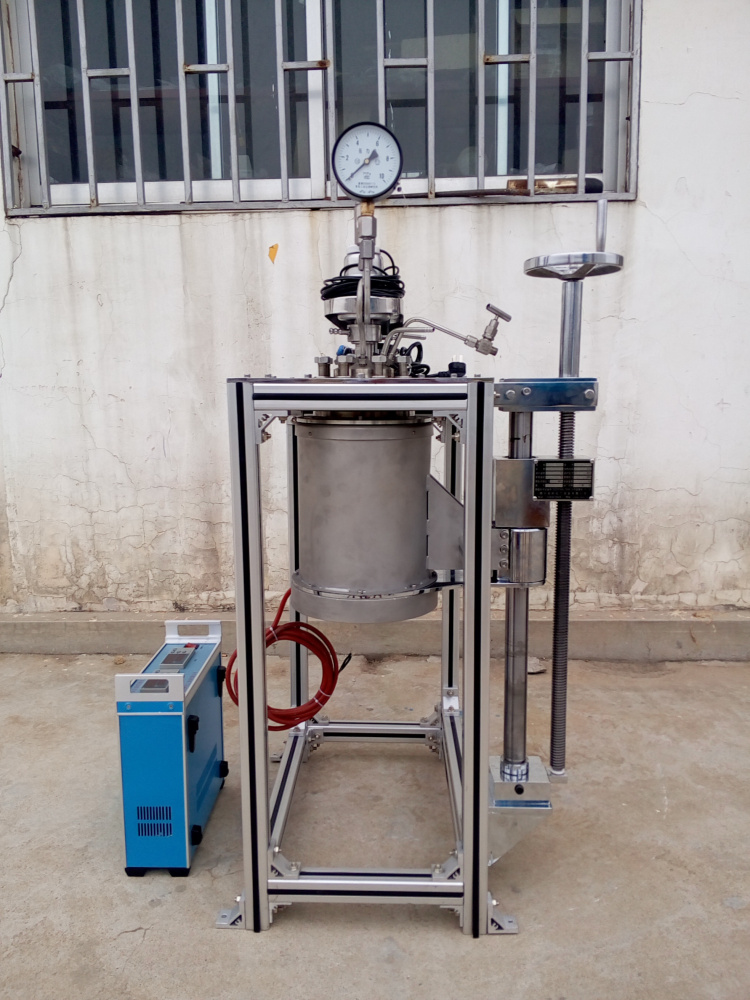 KCFD系列--加热炉和釜体可下落、旋转一边1