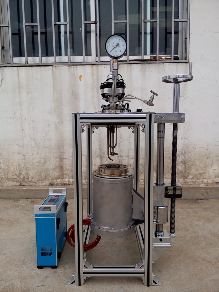 KCFD系列--加热炉和釜体可下落、旋转一边2