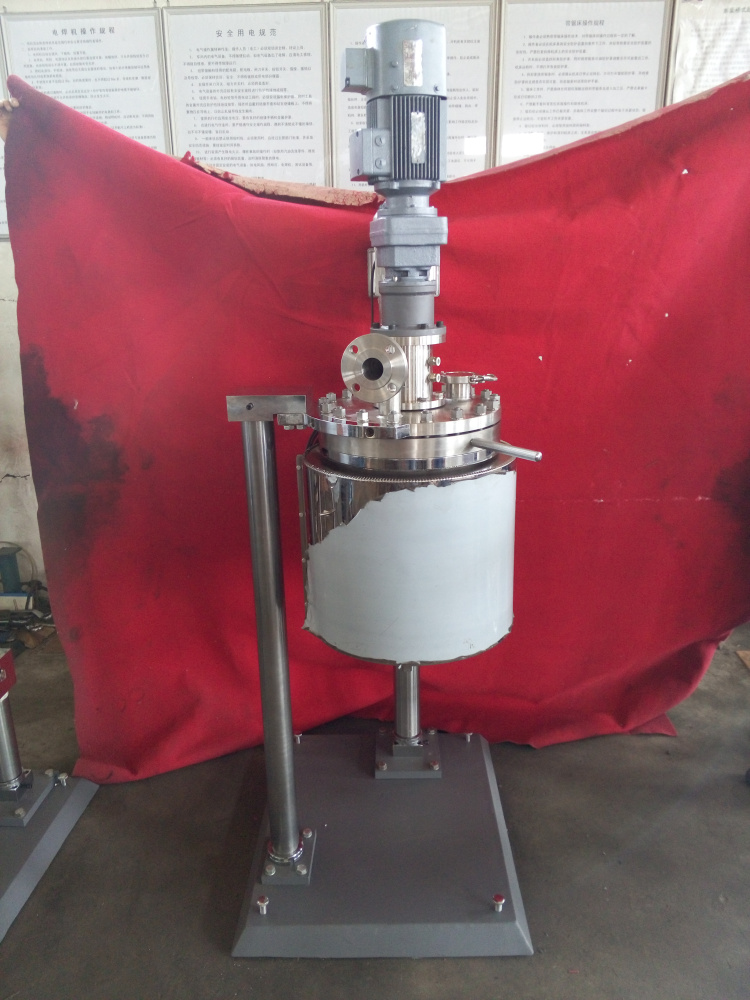 DFCF系列-釜体升降，并可水平旋转到一边1