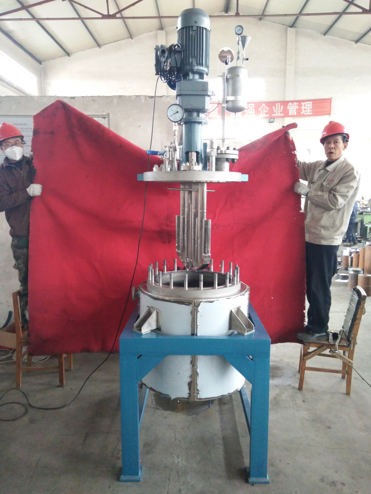 TFCF系列--电动升降釜盖、直连搅拌、带在线加料罐3